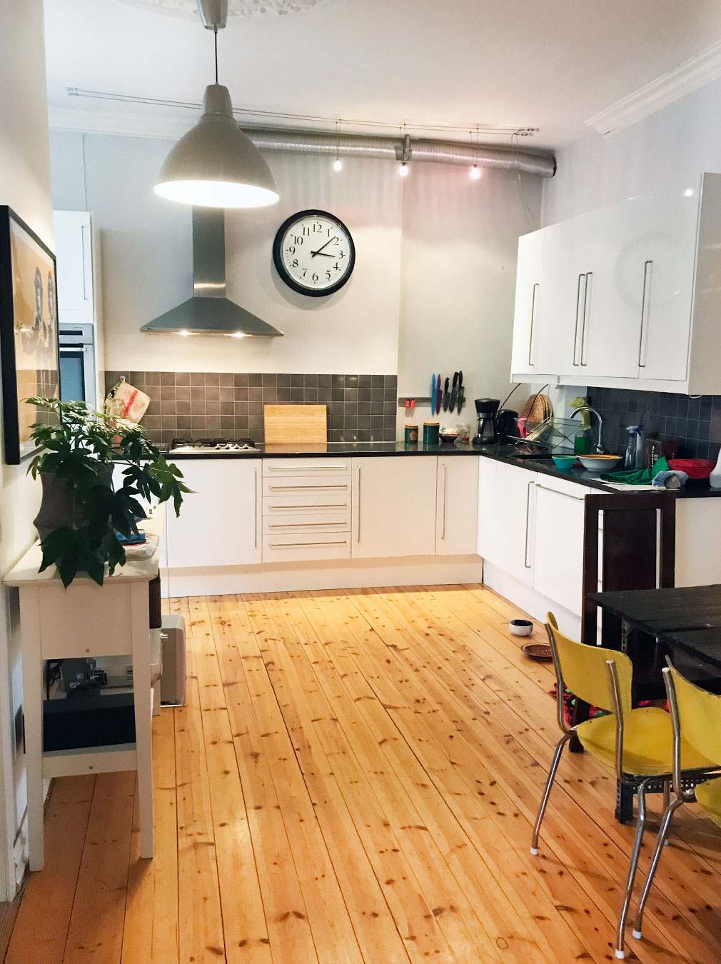 Oppussing av kjøkken, Maling av kjøkken, Svart kjøkken, DIY, Renovering av kjøkken, Før-bilde, Trine Midtun Klisjéhjemmet, Norske interiørbloggere, Interiør