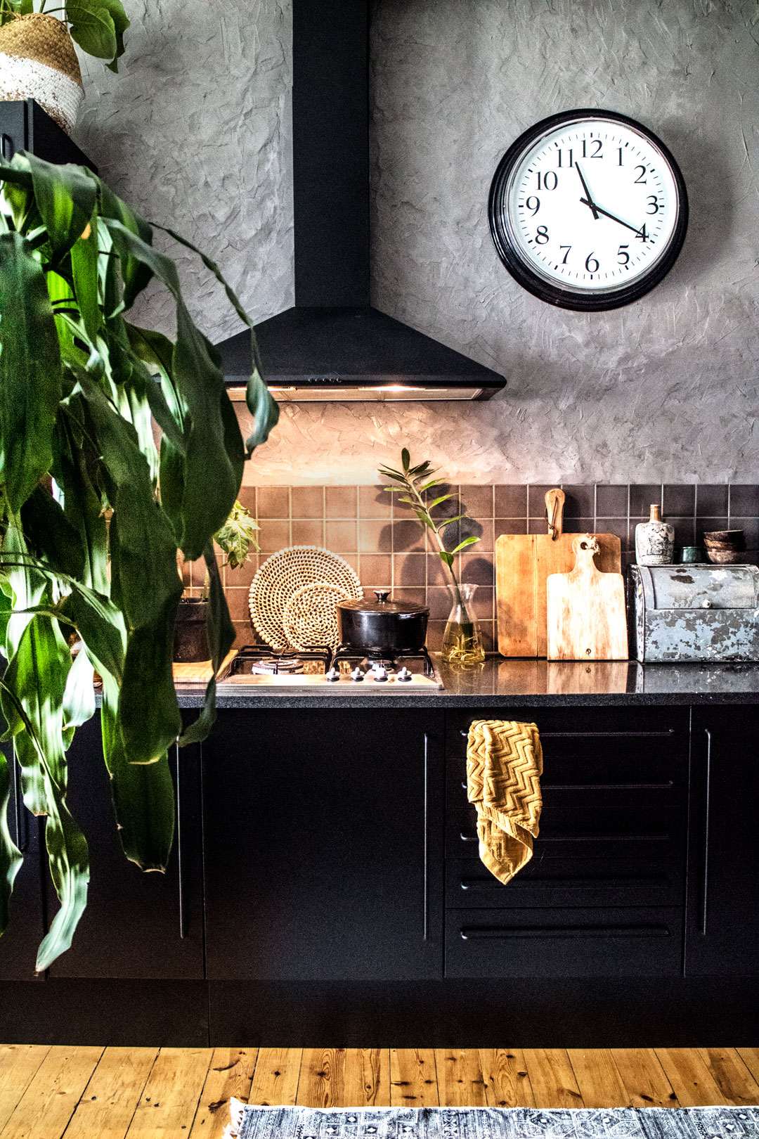 Oppussing av kjøkken, Maling av kjøkken, Svart kjøkken, DIY, Renovering av kjøkken, Trine Midtun Klisjéhjemmet, Norske interiørbloggere,Nærbilde av vifte, Interiør