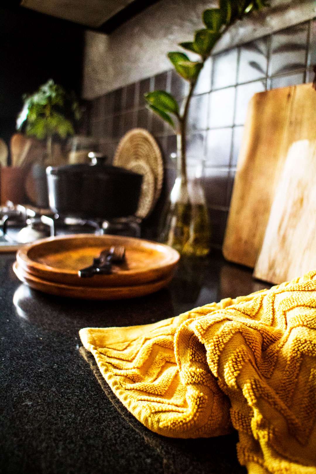 Oppussing av kjøkken, Maling av kjøkken, Svart kjøkken, DIY, Renovering av kjøkken, Trine Midtun Klisjéhjemmet, Detaljer av benk, Norske interiørbloggere, Interiør