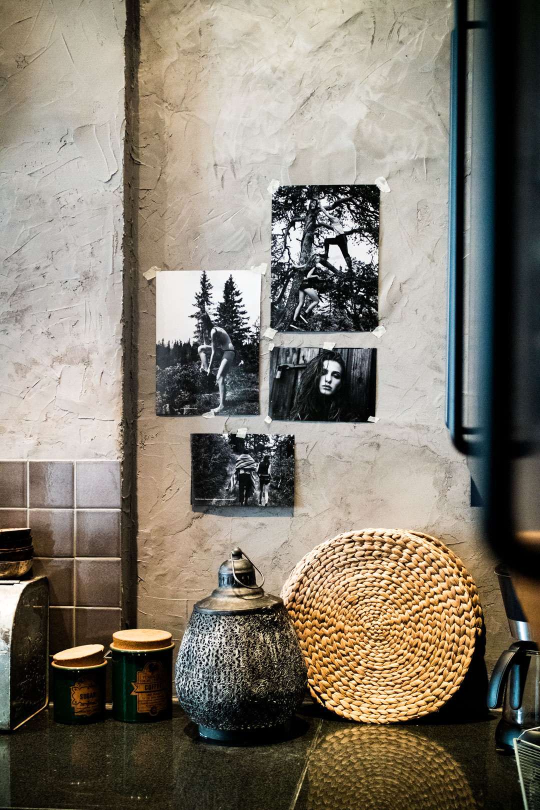 Oppussing av kjøkken, Maling av kjøkken, Svart kjøkken, DIY, Renovering av kjøkken, Trine Midtun Klisjéhjemmet, Bilder på vegg, Norske interiørbloggere, Interiør